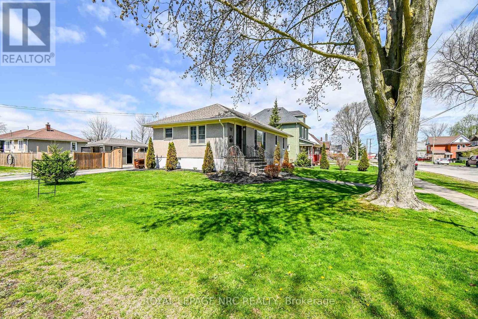 140 Erie Street, Port Colborne, Ontario  L3K 4M4 - Photo 2 - X12196049