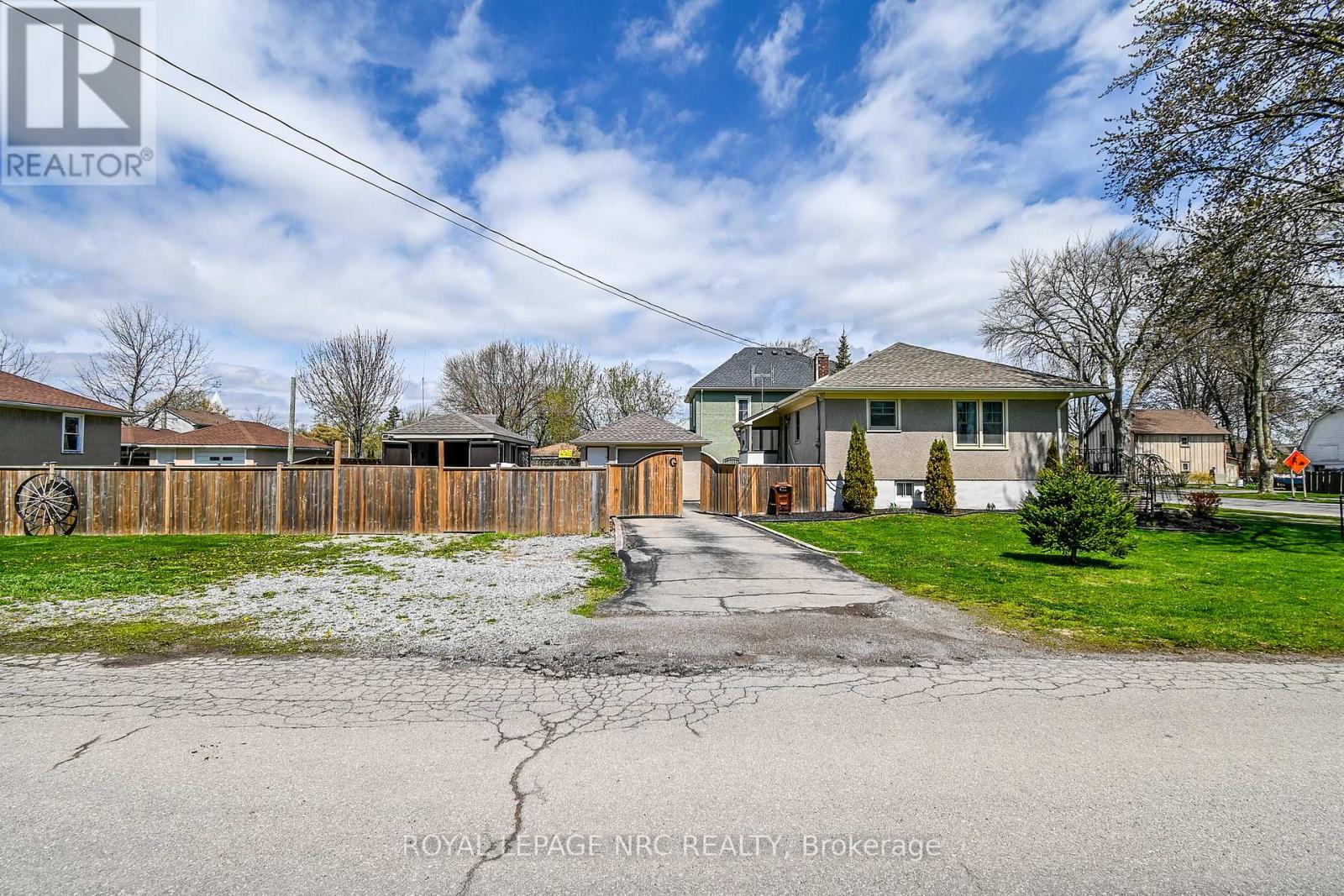 140 Erie Street, Port Colborne, Ontario  L3K 4M4 - Photo 6 - X12196049