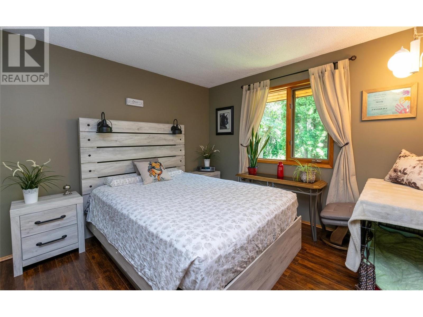 Property at 2464 Waverly Drive image 2