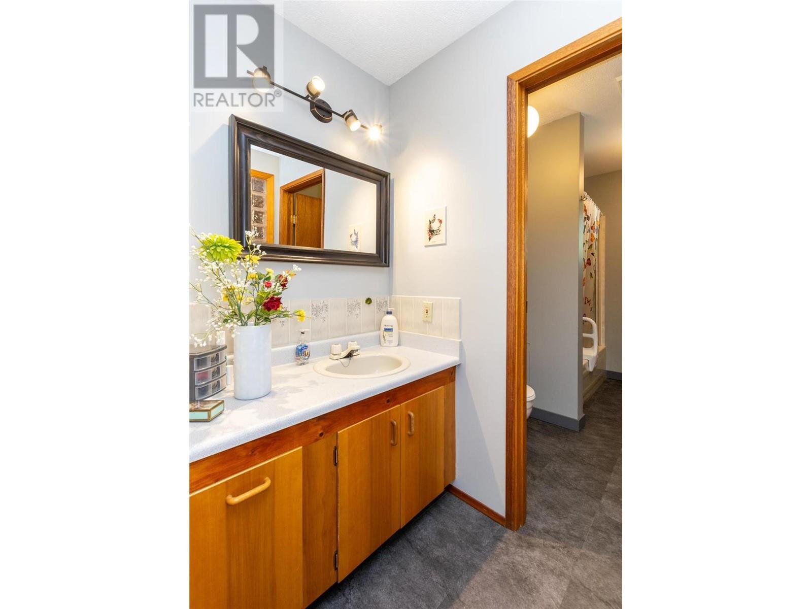 Property at 2464 Waverly Drive image 3