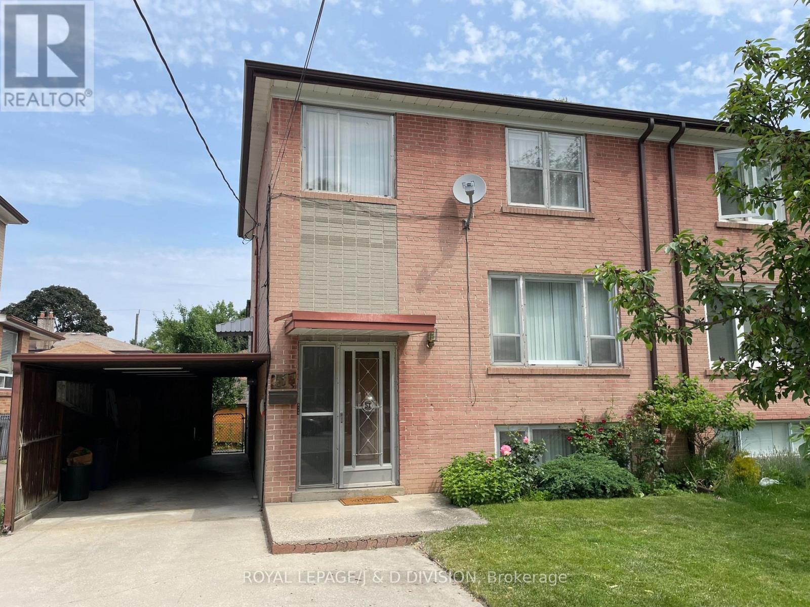 51 Edinborough Court, Toronto (Rockcliffe-Smythe), Ontario  M6N 2E9 - Photo 2 - W11976828