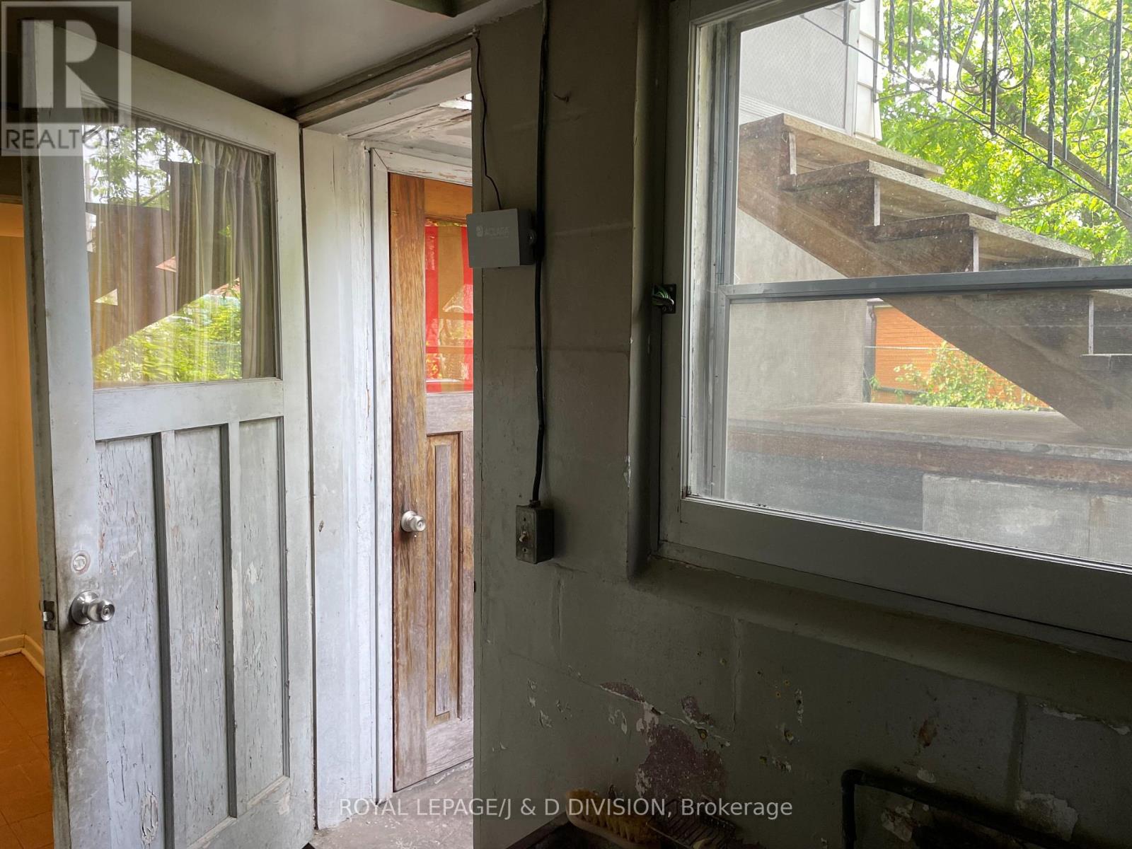 51 Edinborough Court, Toronto (Rockcliffe-Smythe), Ontario  M6N 2E9 - Photo 29 - W11976828