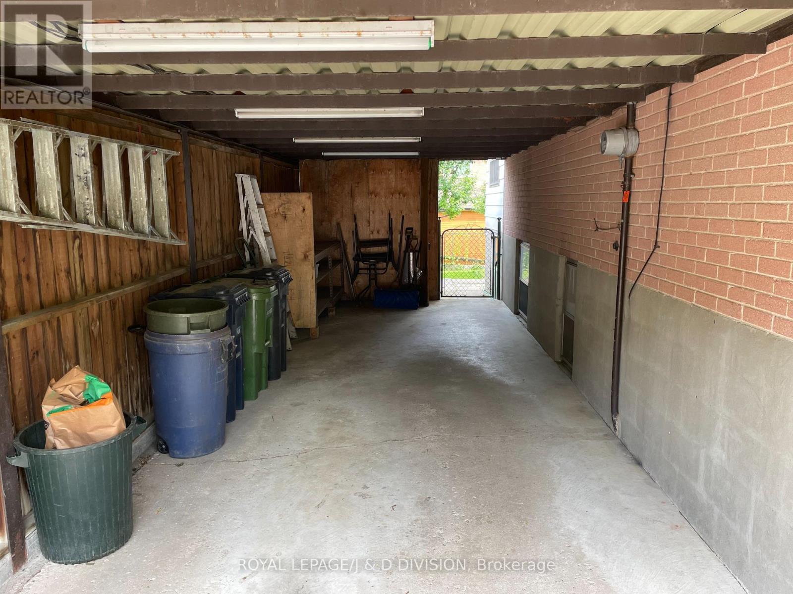 51 Edinborough Court, Toronto (Rockcliffe-Smythe), Ontario  M6N 2E9 - Photo 33 - W11976828