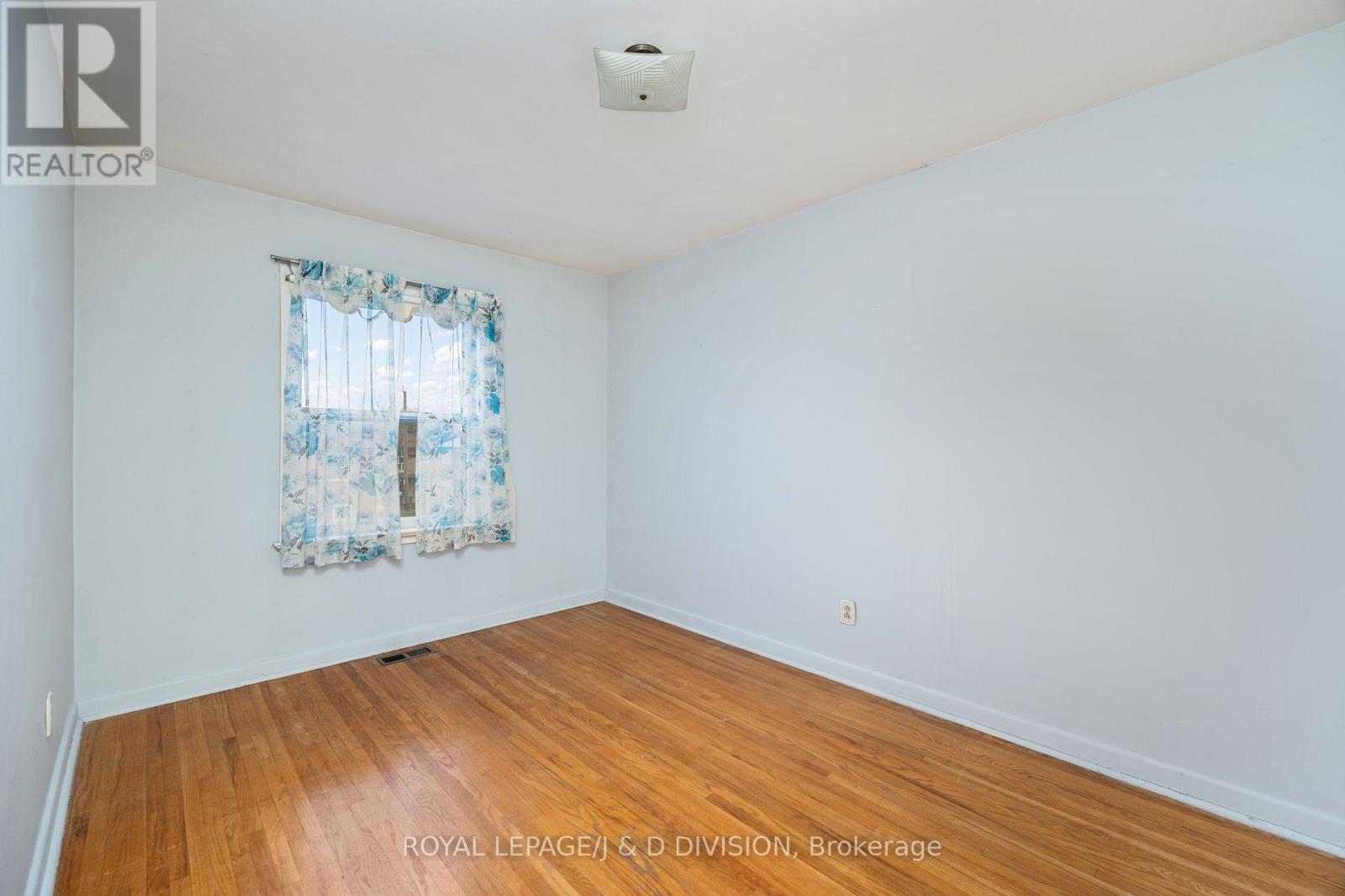 51 Edinborough Court, Toronto (Rockcliffe-Smythe), Ontario  M6N 2E9 - Photo 20 - W11976828