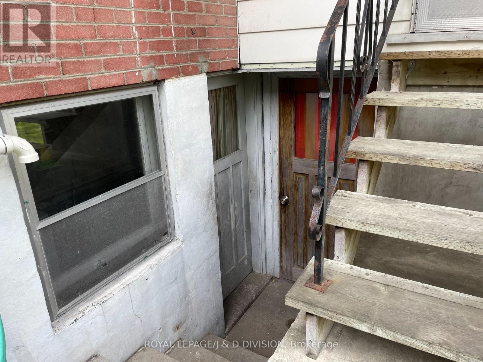 51 Edinborough Court, Toronto (Rockcliffe-Smythe), Ontario  M6N 2E9 - Photo 30 - W11976828
