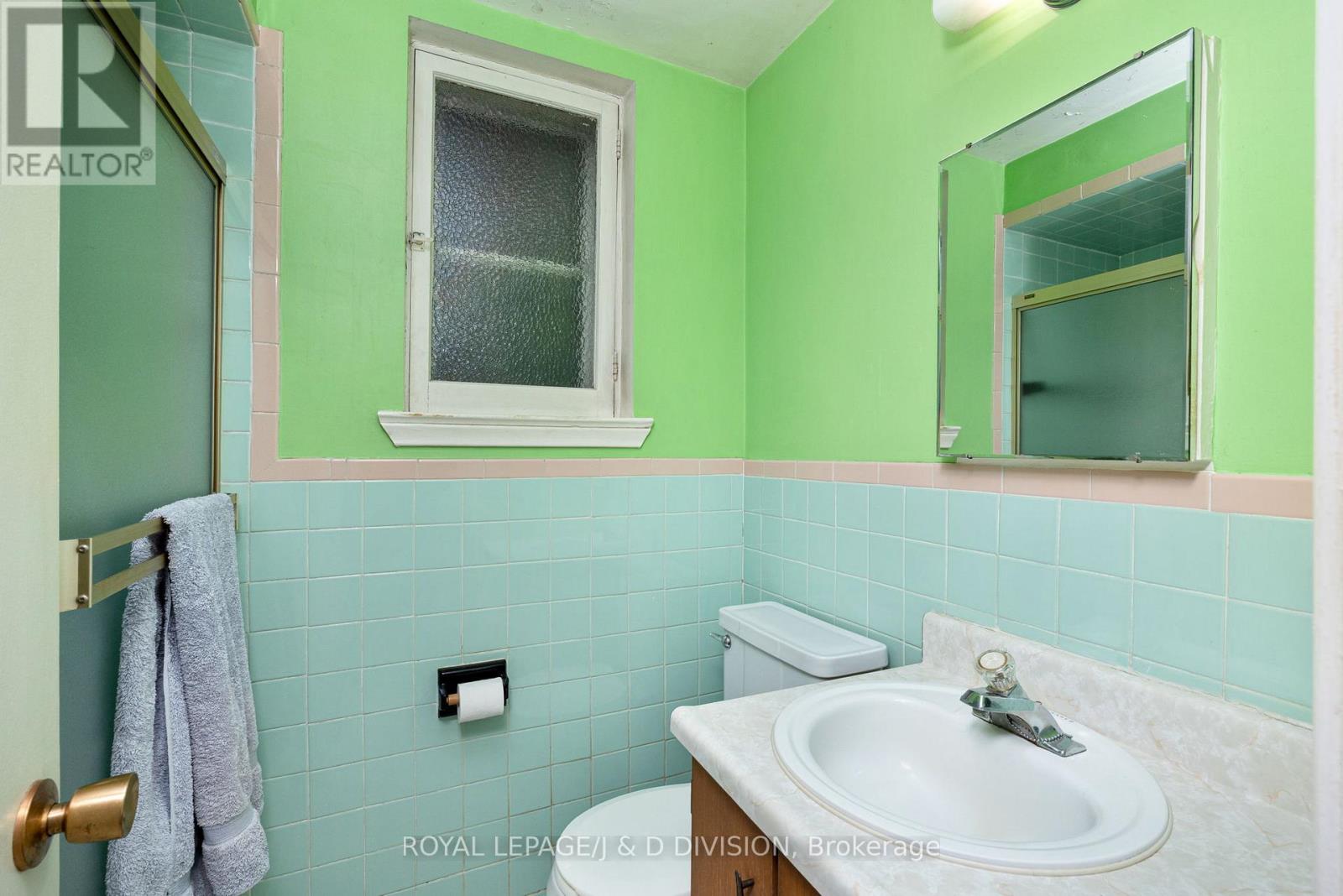 51 Edinborough Court, Toronto (Rockcliffe-Smythe), Ontario  M6N 2E9 - Photo 28 - W11976828