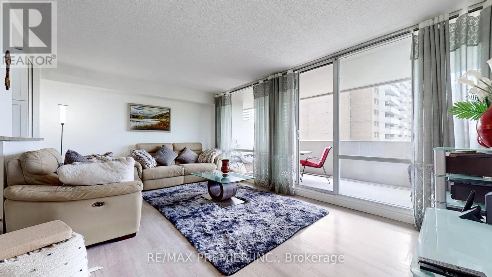710 - 270 Scarlett Road, Toronto, Ontario  M6N 4X7 - Photo 4 - W12159274