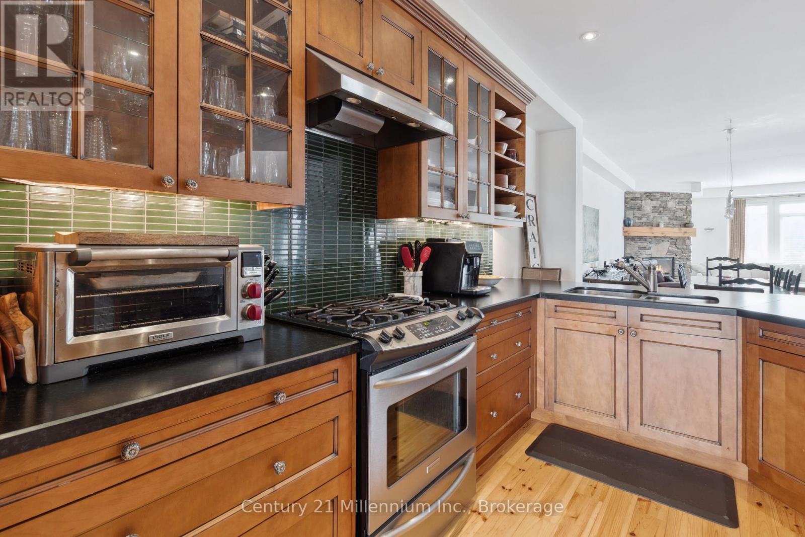 102 Comet Lane, Blue Mountains, Ontario  L9Y 0B8 - Photo 11 - X12196079