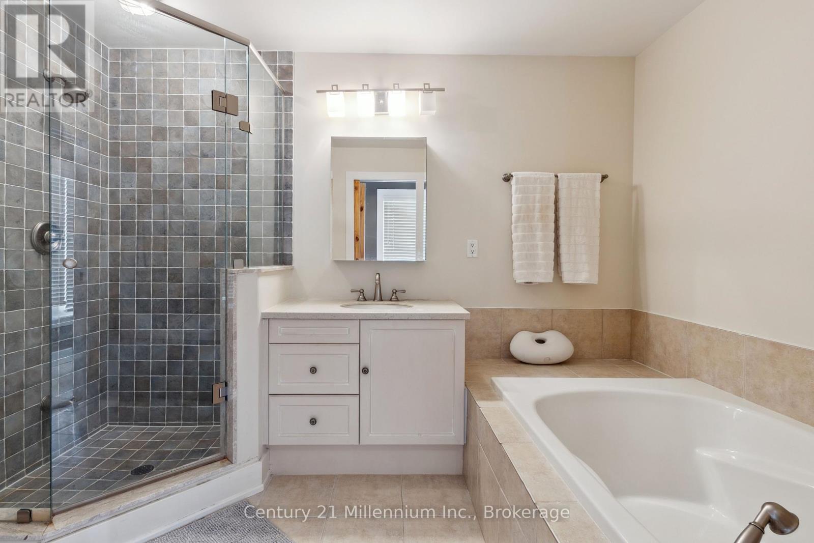 102 Comet Lane, Blue Mountains, Ontario  L9Y 0B8 - Photo 29 - X12196079