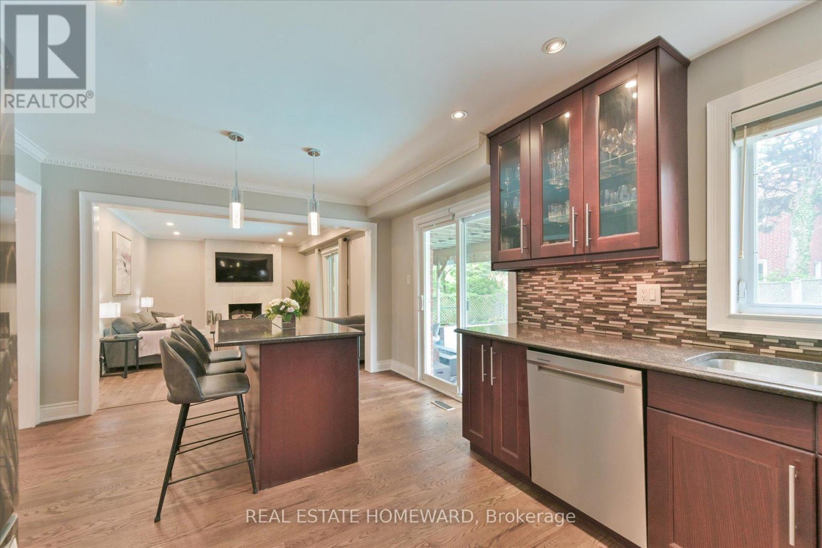1221 Grandview Drive, Oakville, Ontario  L6H 4Z2 - Photo 15 - W12183426