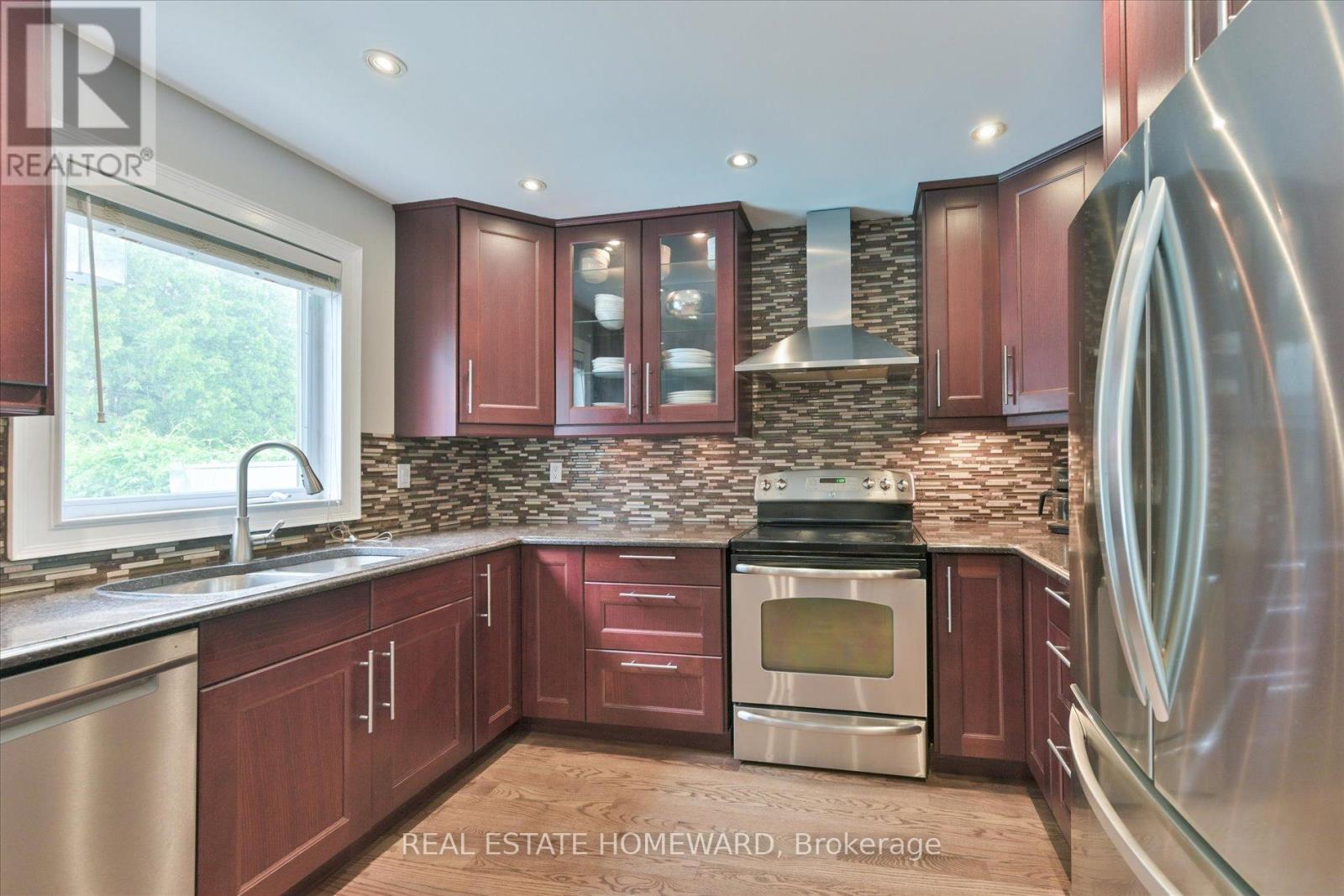 1221 Grandview Drive, Oakville, Ontario  L6H 4Z2 - Photo 14 - W12183426