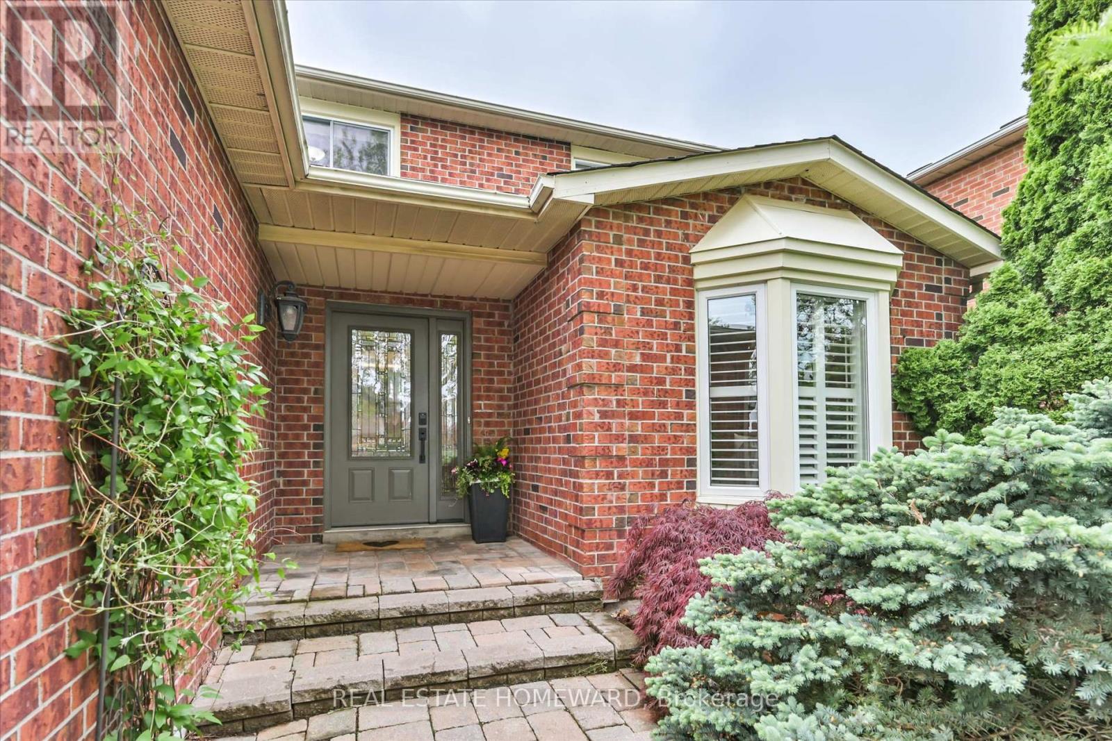 1221 Grandview Drive, Oakville, Ontario  L6H 4Z2 - Photo 4 - W12183426