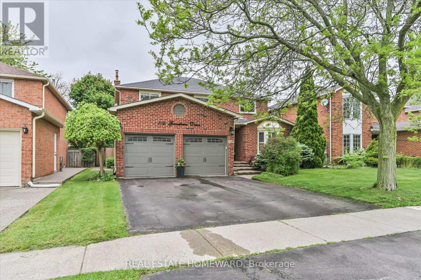 1221 Grandview Drive, Oakville, Ontario  L6H 4Z2 - Photo 3 - W12183426