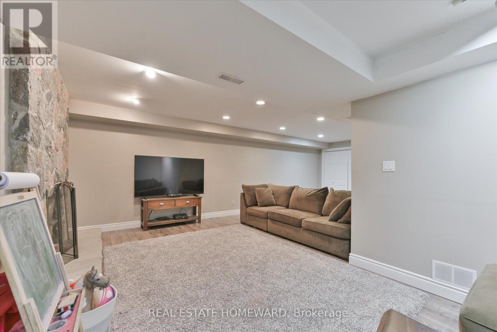 1221 Grandview Drive, Oakville, Ontario  L6H 4Z2 - Photo 37 - W12183426