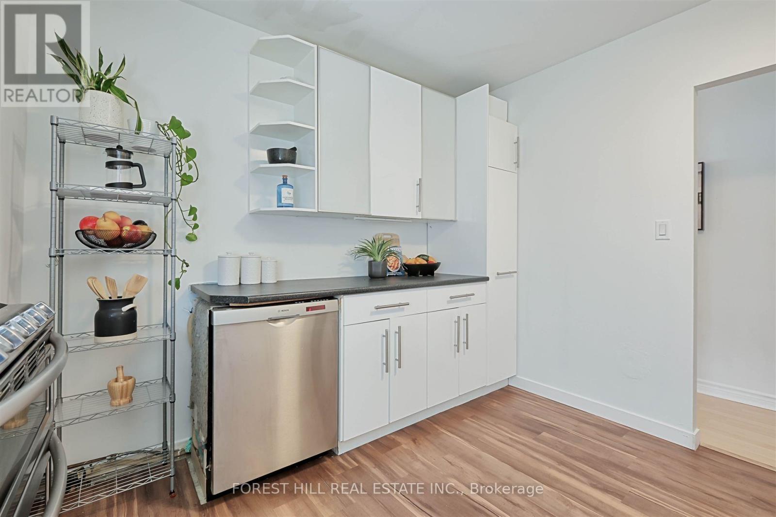 135 Fifth Street, Toronto, Ontario  M8V 2Z5 - Photo 11 - W12192245