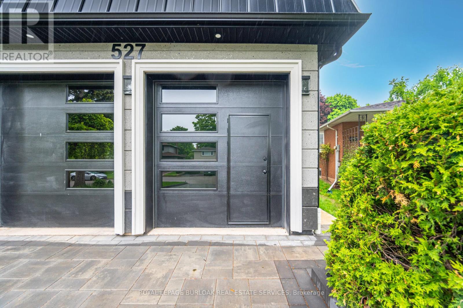 A - 527 Vyner Crescent, Oakville, Ontario  L6L 3R4 - Photo 4 - W12182587