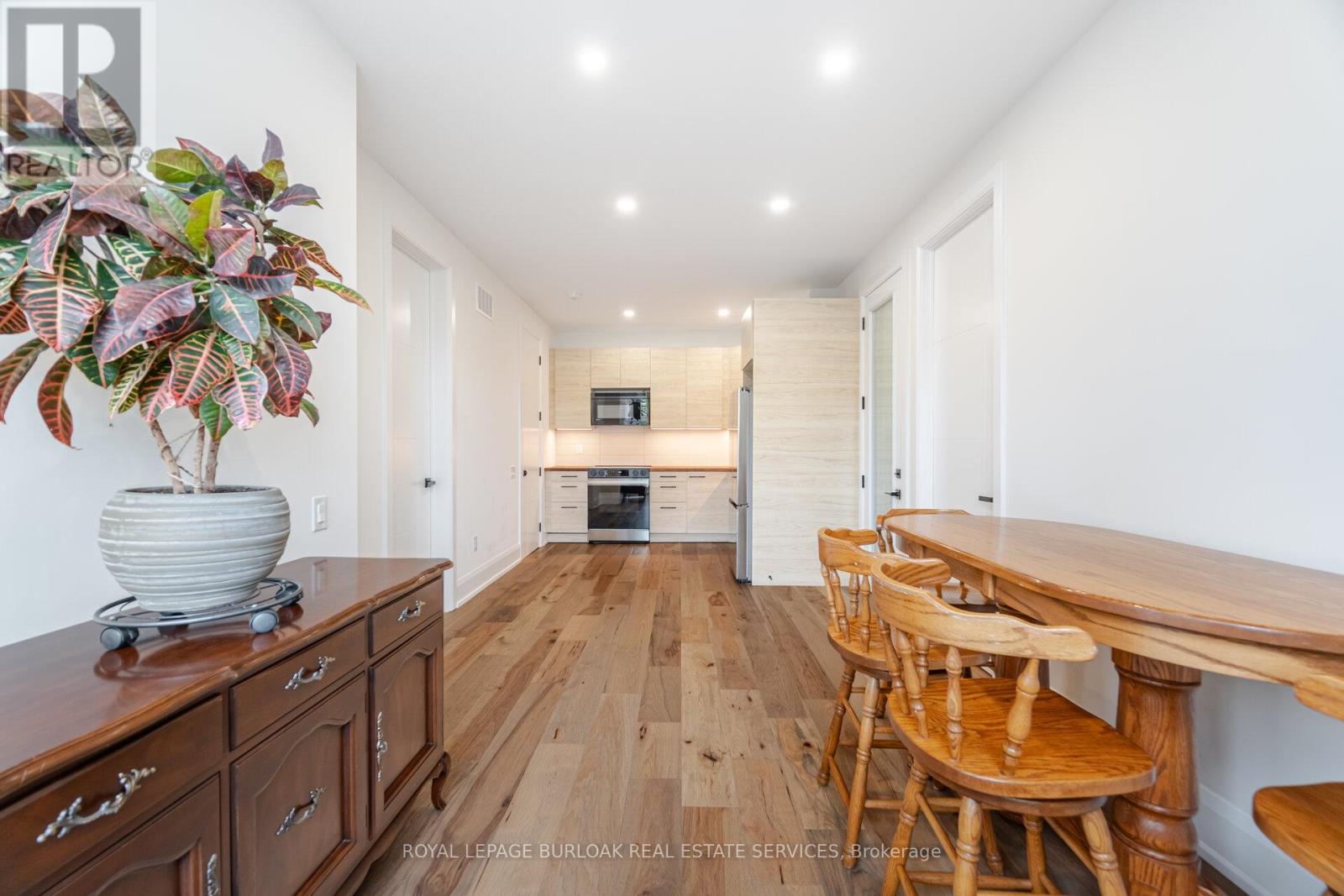 A - 527 Vyner Crescent, Oakville, Ontario  L6L 3R4 - Photo 10 - W12182587