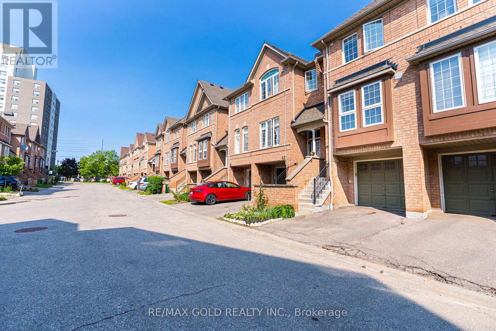 44 - 50 Strathaven Drive, Mississauga, Ontario  L5R 4E7 - Photo 3 - W12195124
