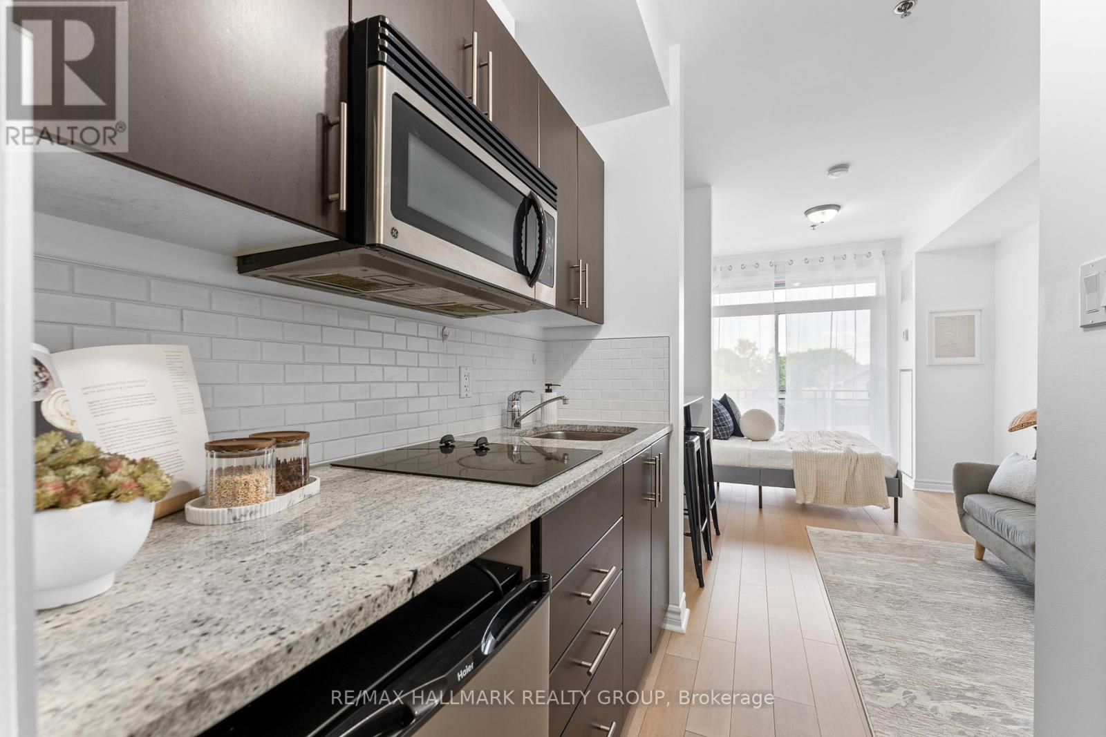 410 - 429 Kent Street, Ottawa, Ontario  K2P 1B5 - Photo 4 - X12196047