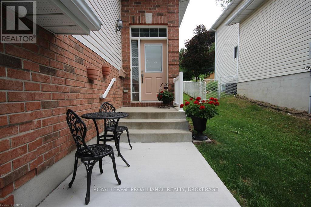 922 Lombardy Street, Kingston (South Of Taylor-Kidd Blvd), Ontario  K7M 9C2 - Photo 5 - X11971806
