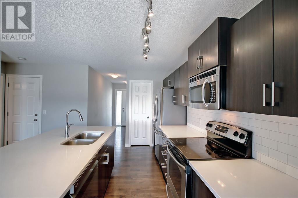 21 Sunset Common, Cochrane, Alberta  T4C 0L7 - Photo 6 - A2222766
