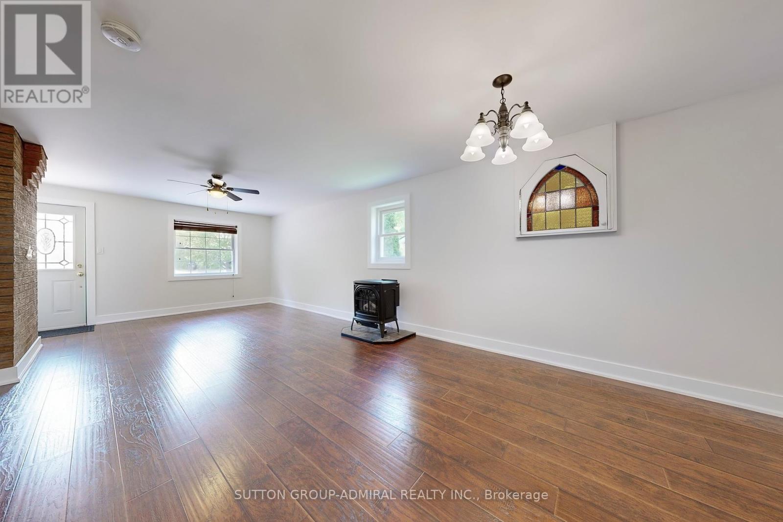 27 River Drive, Essa, Ontario  L0M 1B2 - Photo 5 - N12195655