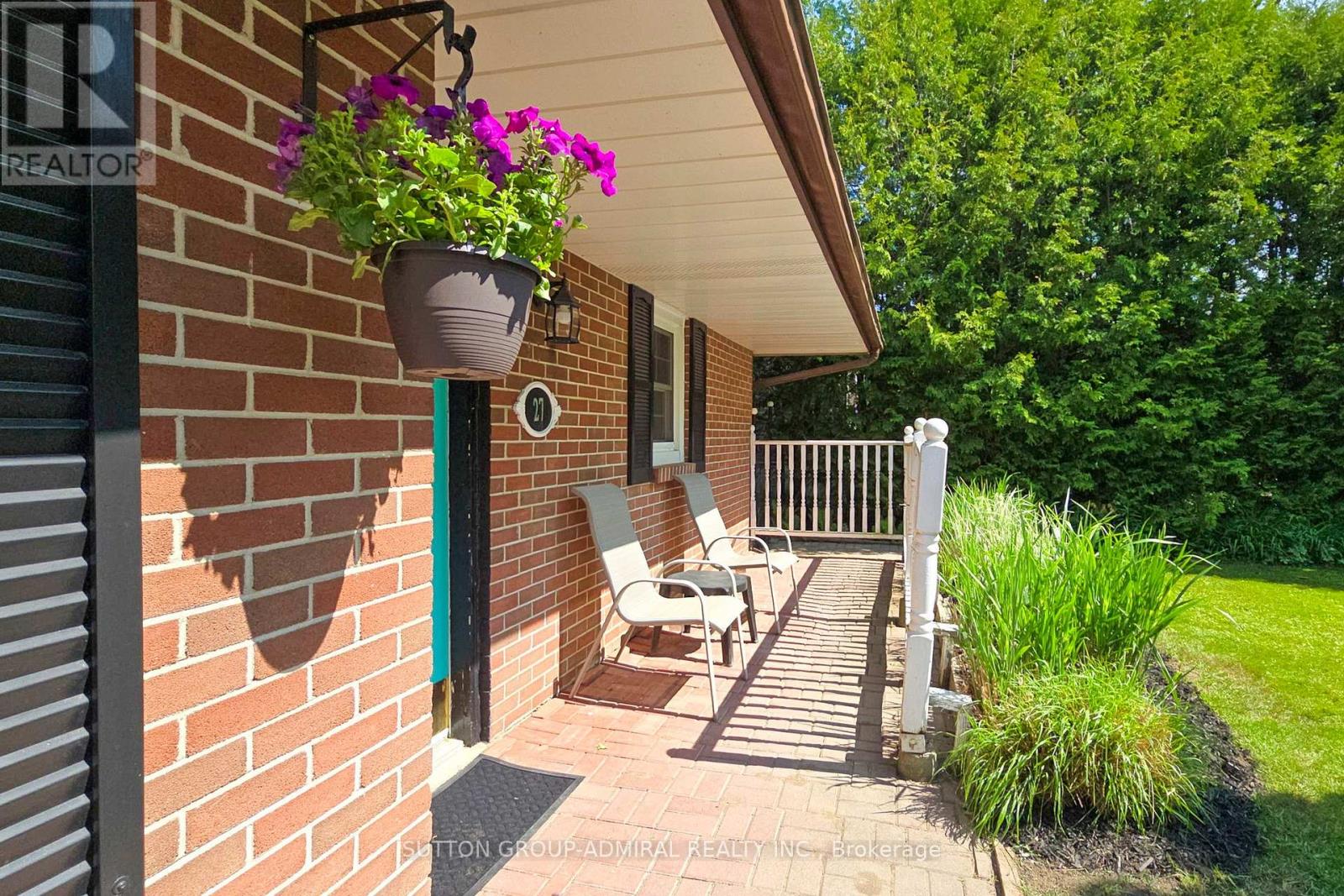 27 River Drive, Essa, Ontario  L0M 1B2 - Photo 4 - N12195655