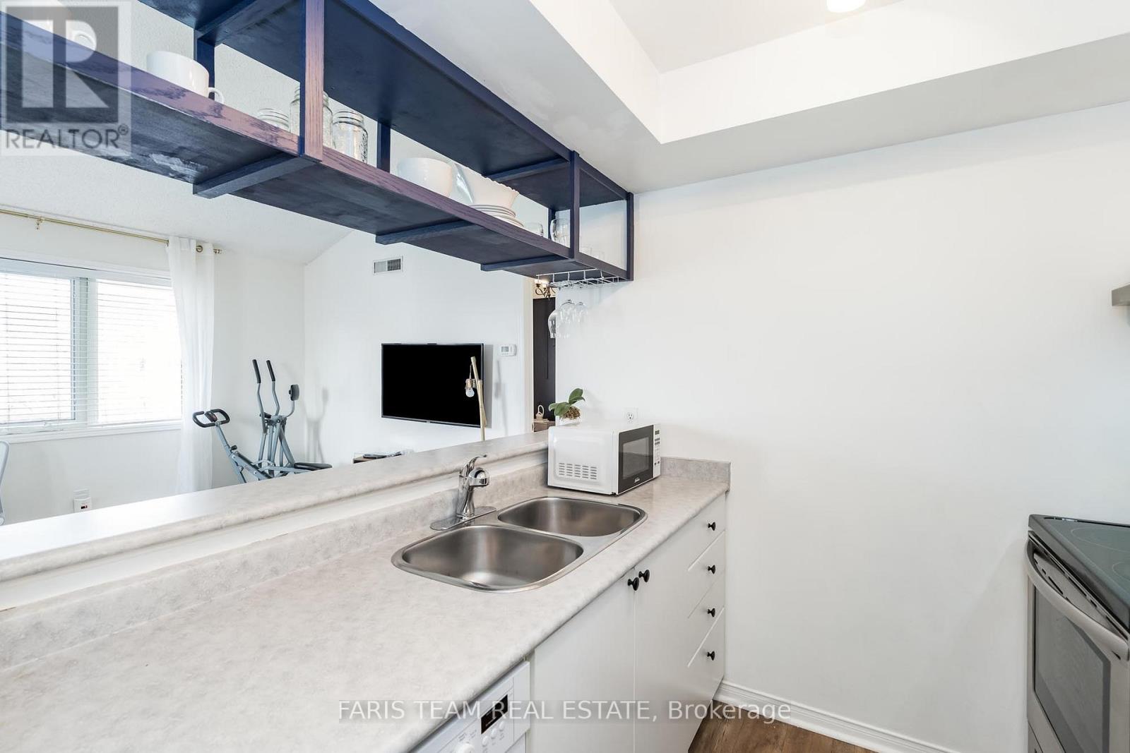 112 - 111 Bristol Road E, Mississauga, Ontario  L4Z 3P6 - Photo 5 - W12083107