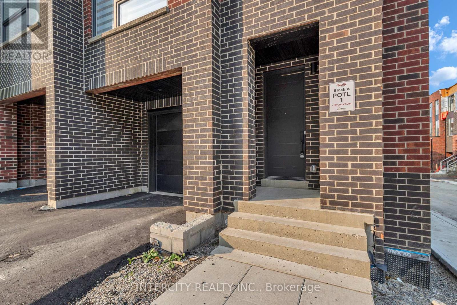 1 Taylor Court, Caledon, Ontario  L7E 4L2 - Photo 5 - W12183225