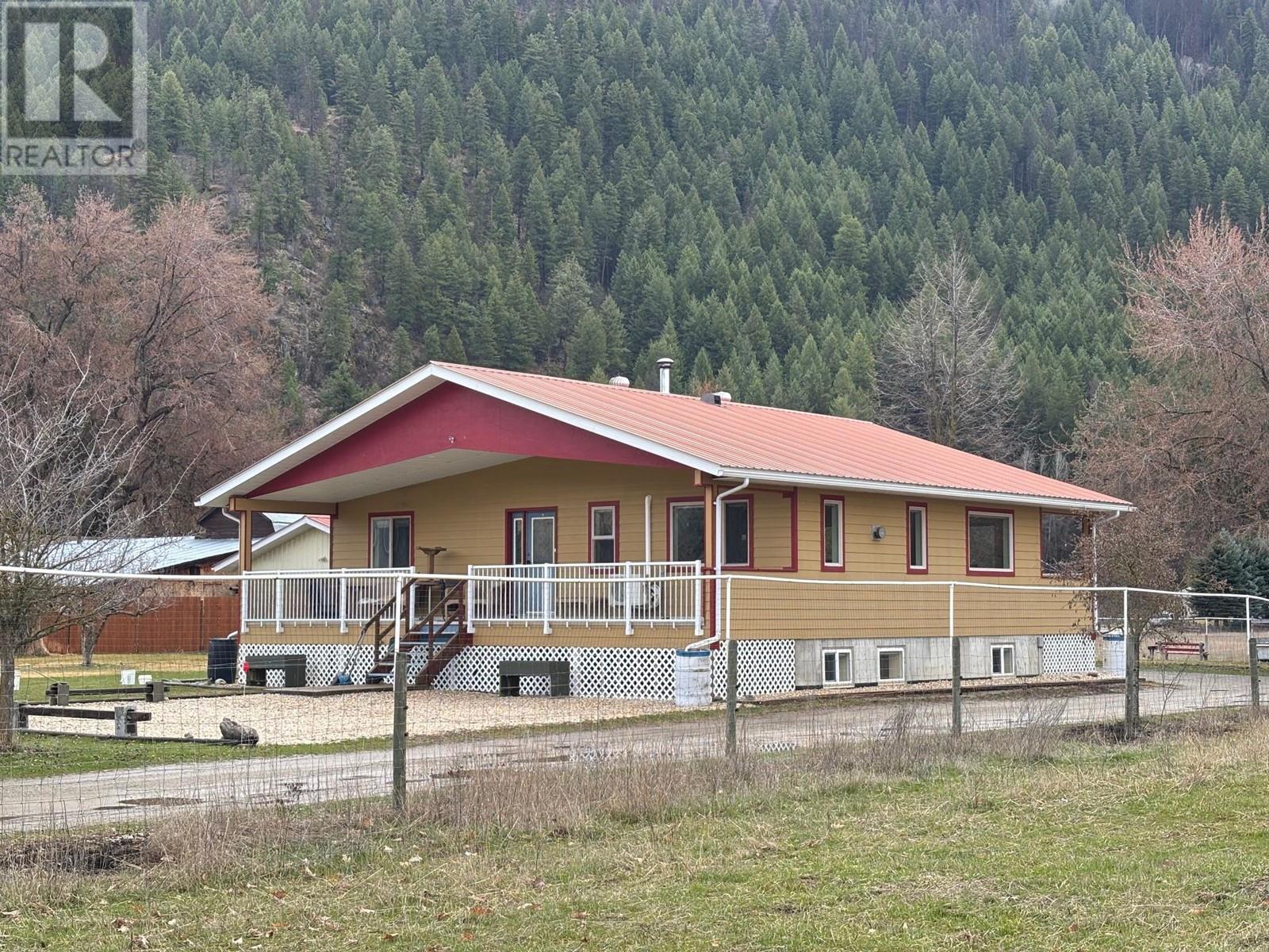 510 South Nursery Road, Grand Forks, British Columbia  V0H 1H9 - Photo 3 - 10340881