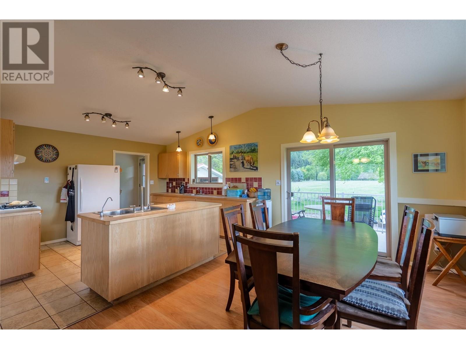510 South Nursery Road, Grand Forks, British Columbia  V0H 1H9 - Photo 8 - 10340881