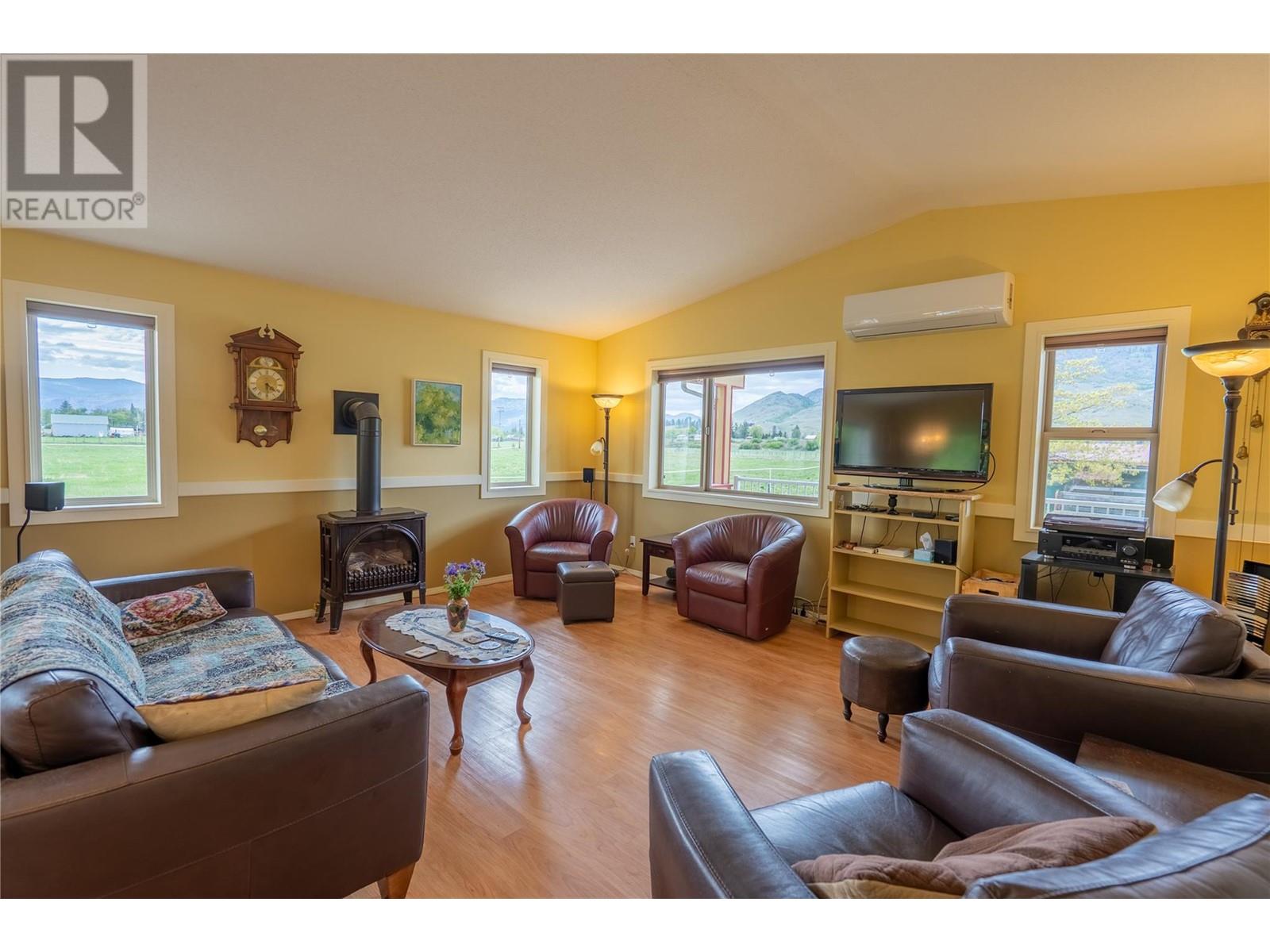510 South Nursery Road, Grand Forks, British Columbia  V0H 1H9 - Photo 2 - 10340881