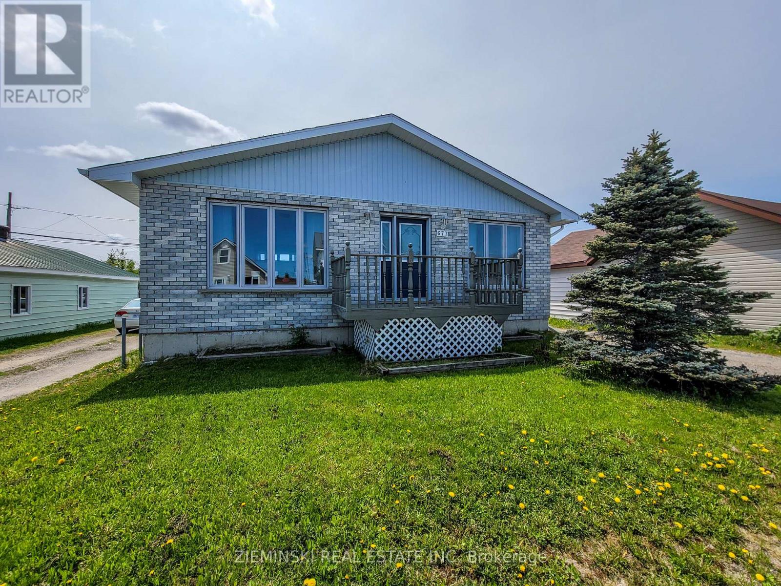 677 Victoria Road, Iroquois Falls, Ontario  P0K 1G0 - Photo 1 - T12114233
