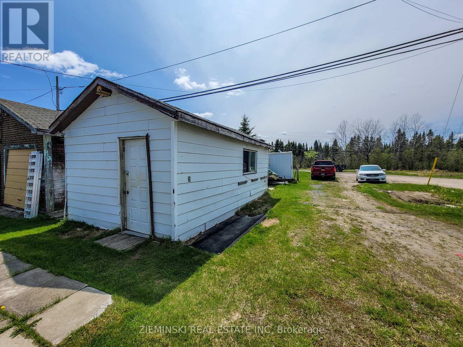 677 Victoria Road, Iroquois Falls, Ontario  P0K 1G0 - Photo 3 - T12114233