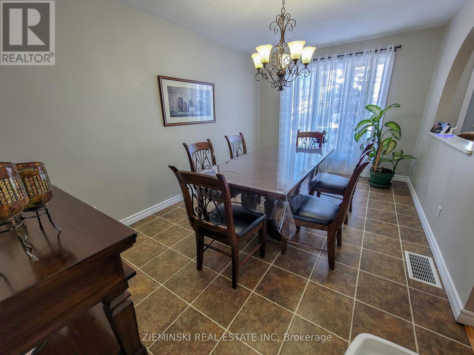 677 Victoria Road, Iroquois Falls, Ontario  P0K 1G0 - Photo 7 - T12114233