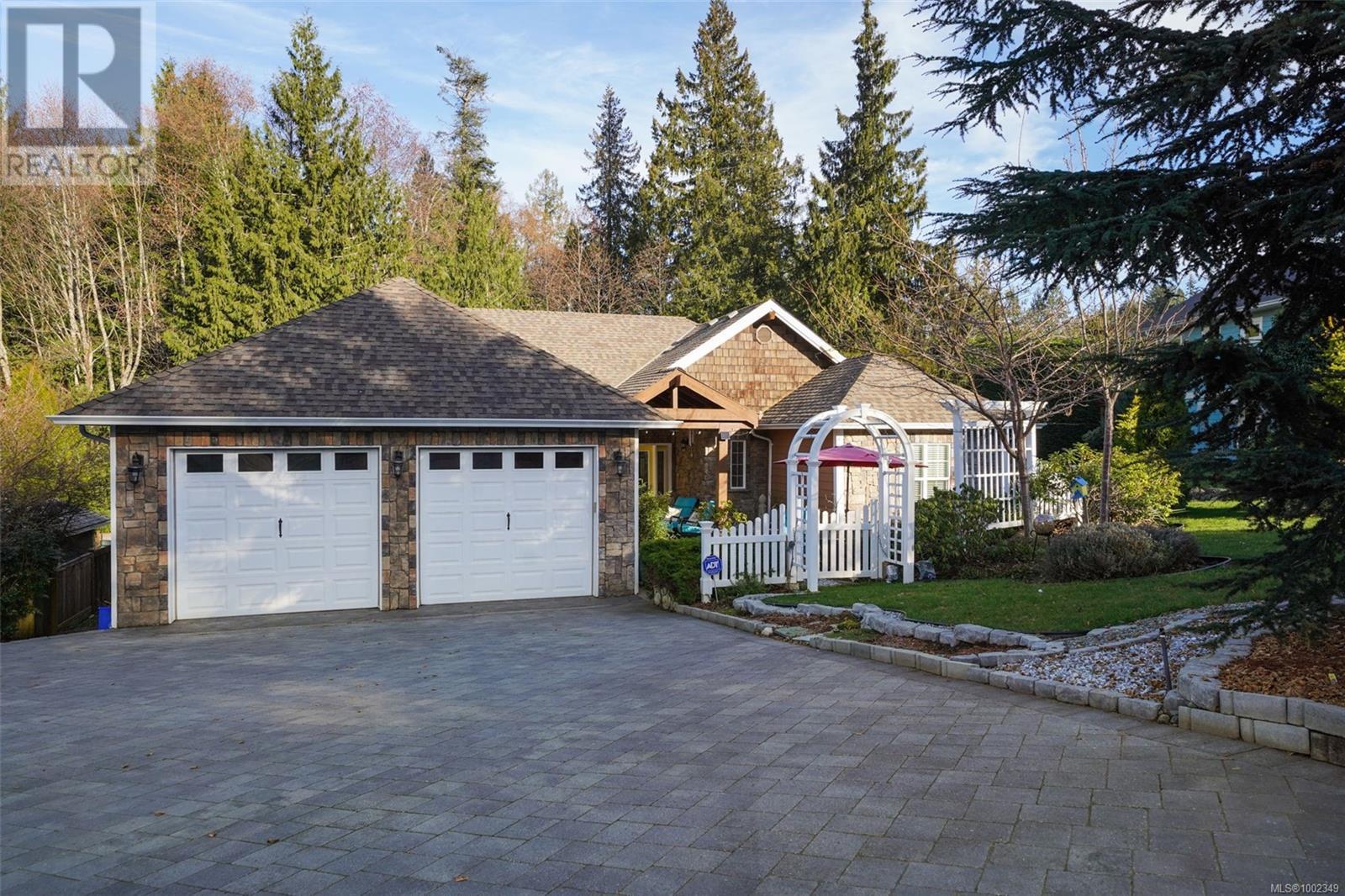 Property at 2510 Kinnoull Cres image 3