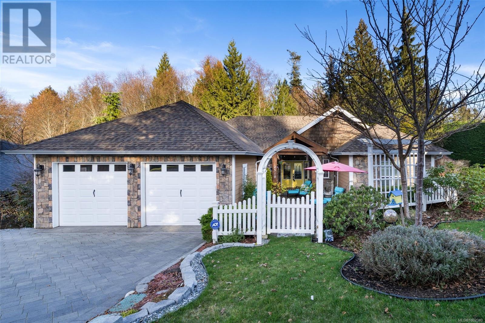Property at 2510 Kinnoull Cres image 4