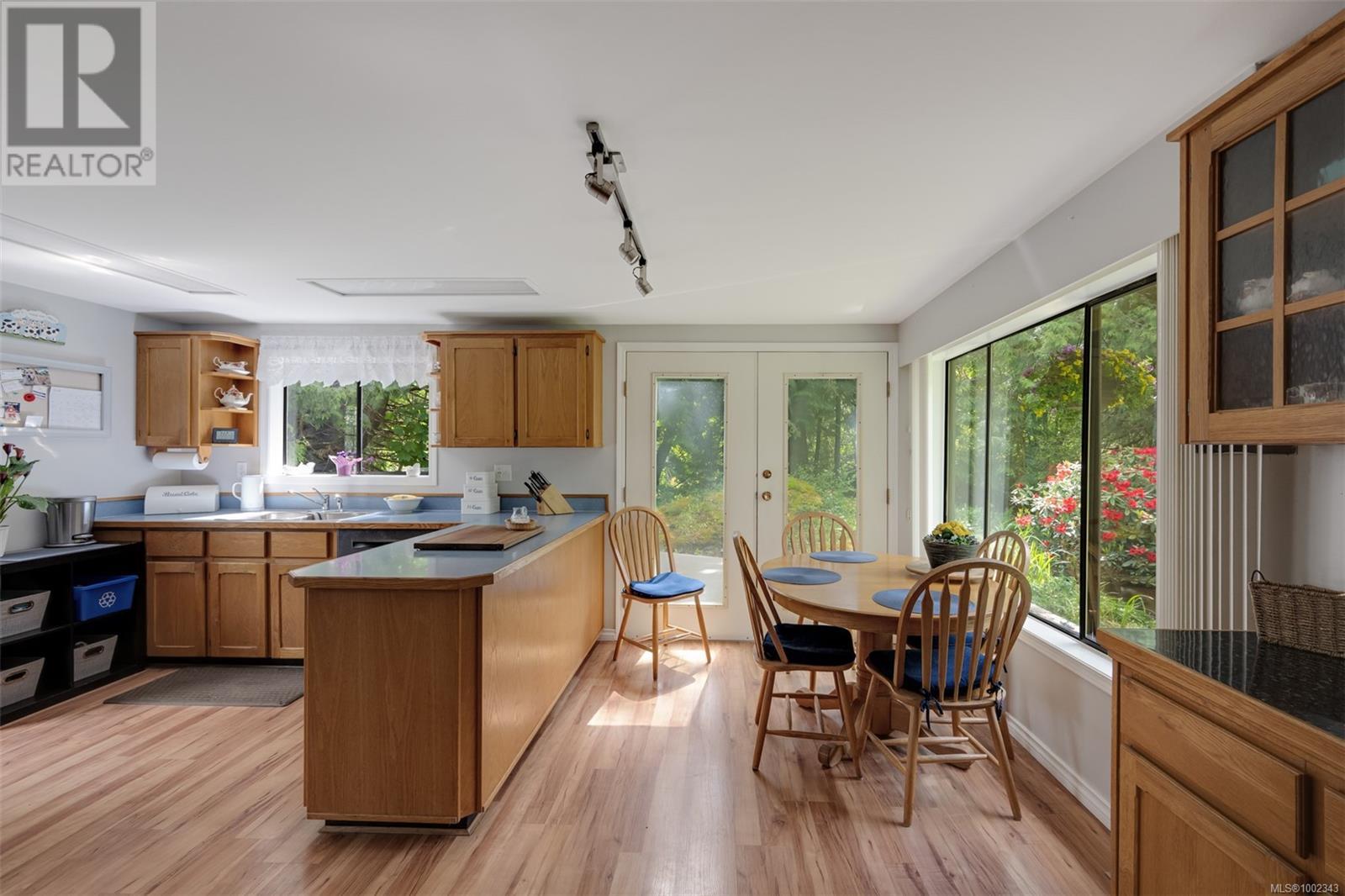 Property at 734 Latoria Rd image 5