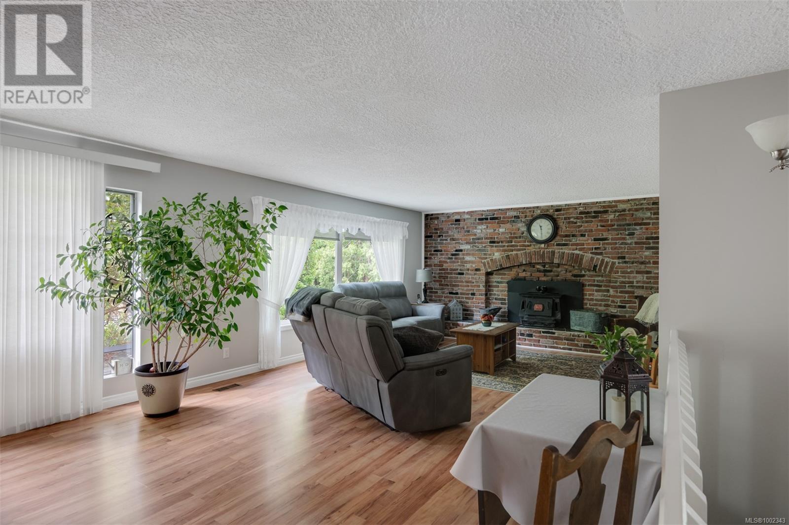 Property at 734 Latoria Rd image 2
