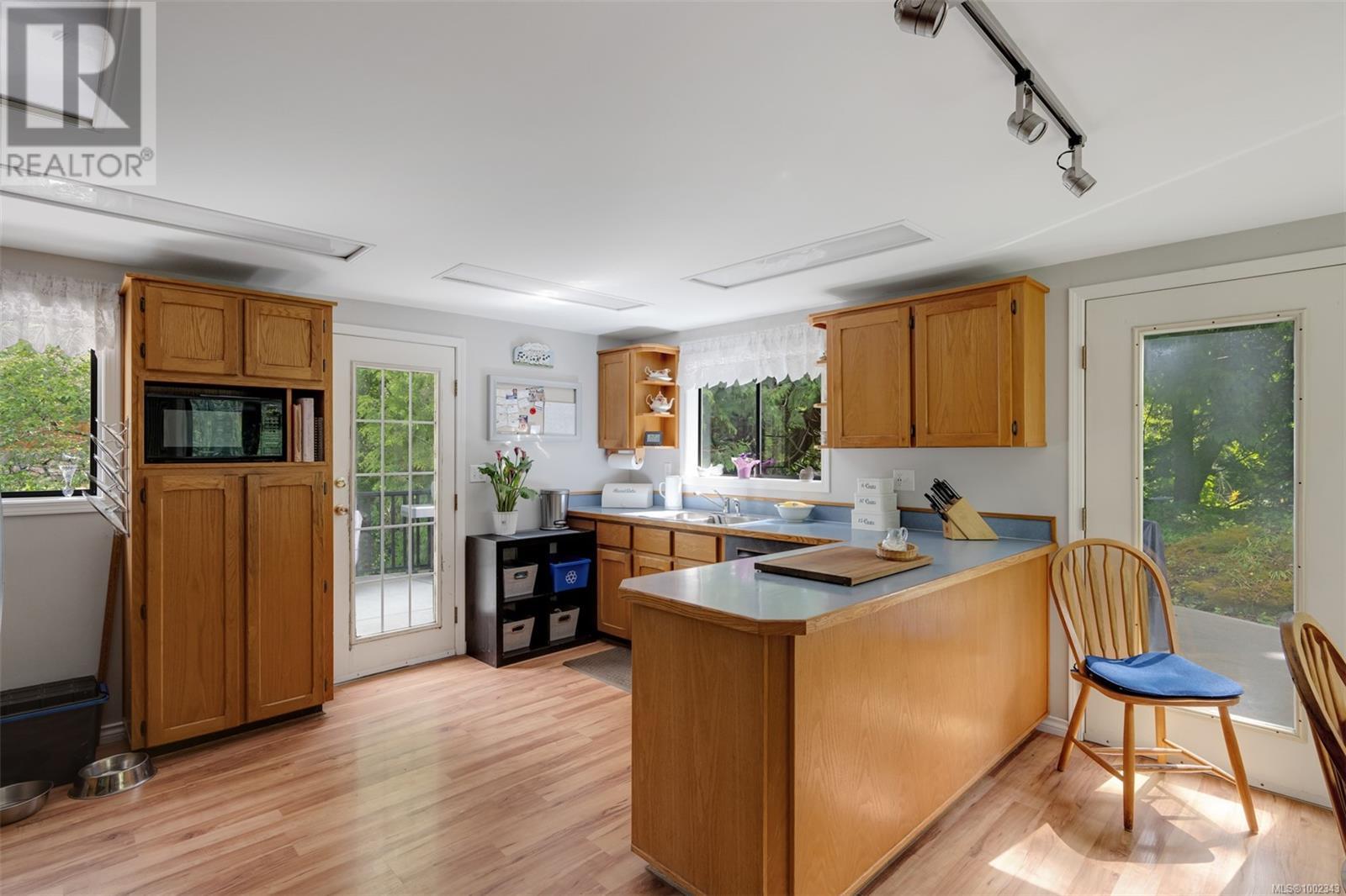 Property at 734 Latoria Rd image 4