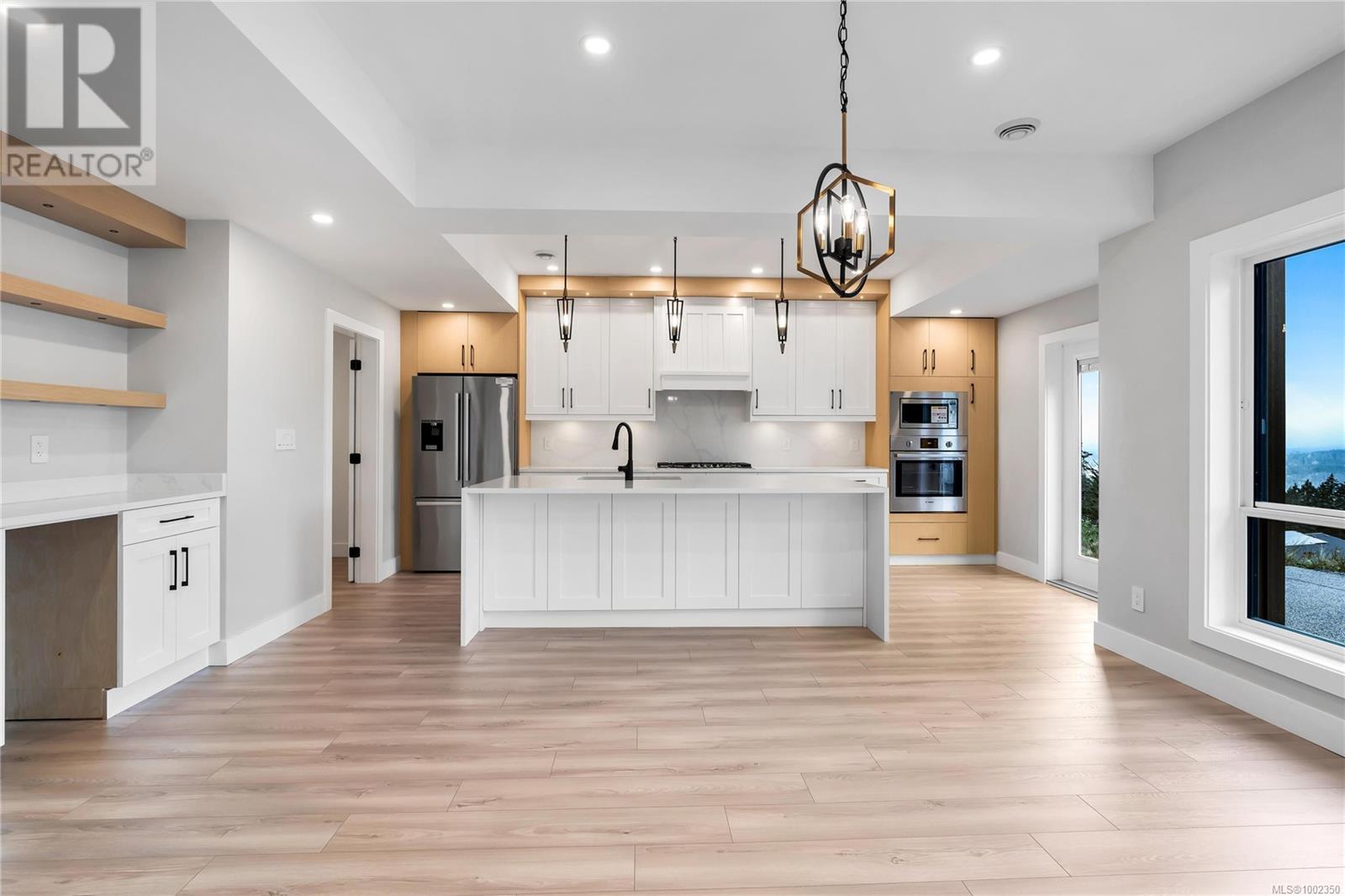Property at 3318 Woodrush Dr image 3