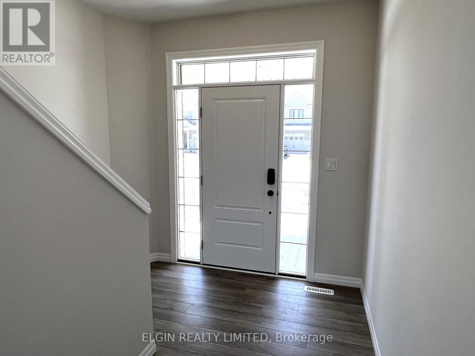 37 Braun Avenue, Tillsonburg, Ontario  N4G 0K5 - Photo 4 - X12196154