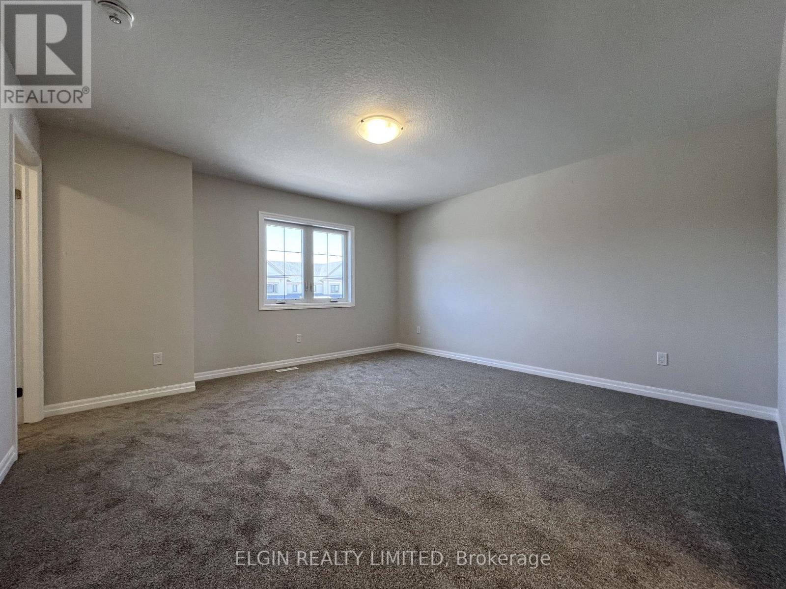 37 Braun Avenue, Tillsonburg, Ontario  N4G 0K5 - Photo 9 - X12196154