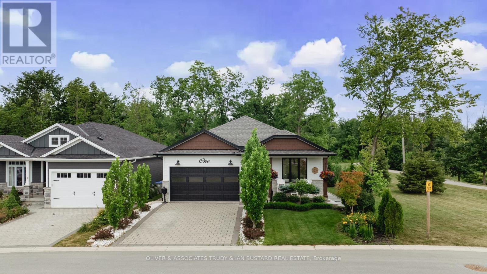 1 CREEK SIDE PLACE, Lambton Shores, Ontario