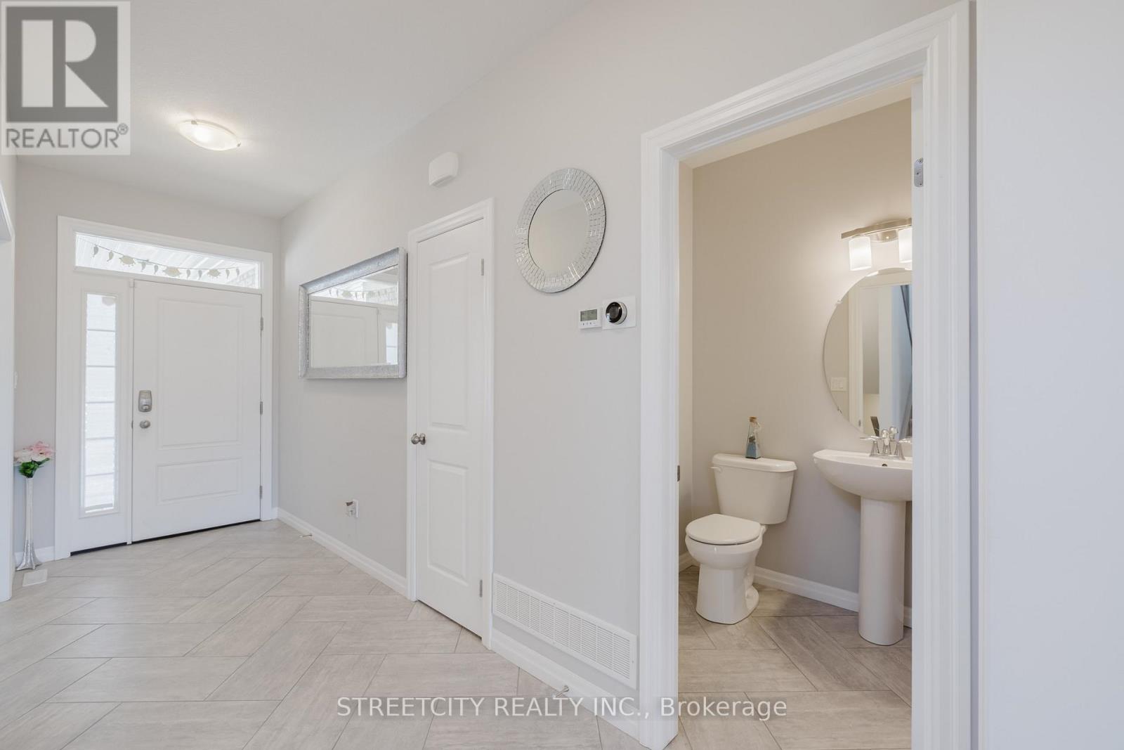 253 Wilson Avenue, Tillsonburg, Ontario  N4G 0H4 - Photo 9 - X12196255