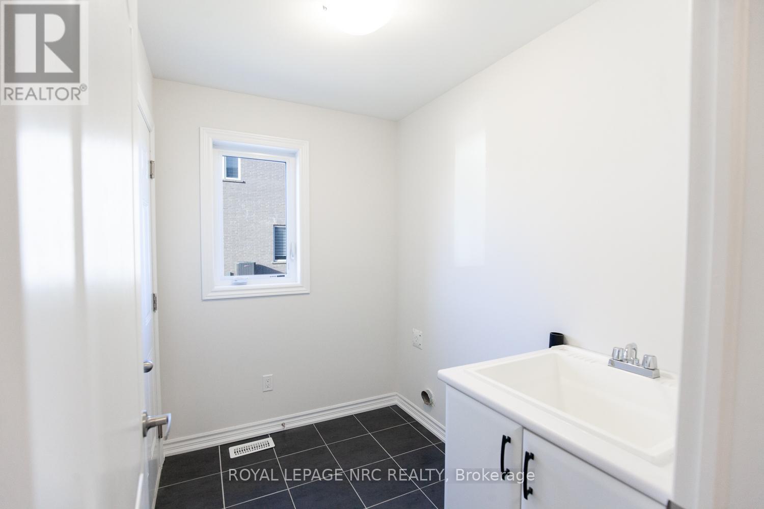 132 Palace Street, Thorold (Thorold Downtown), Ontario  L2V 3P4 - Photo 3 - X12140354
