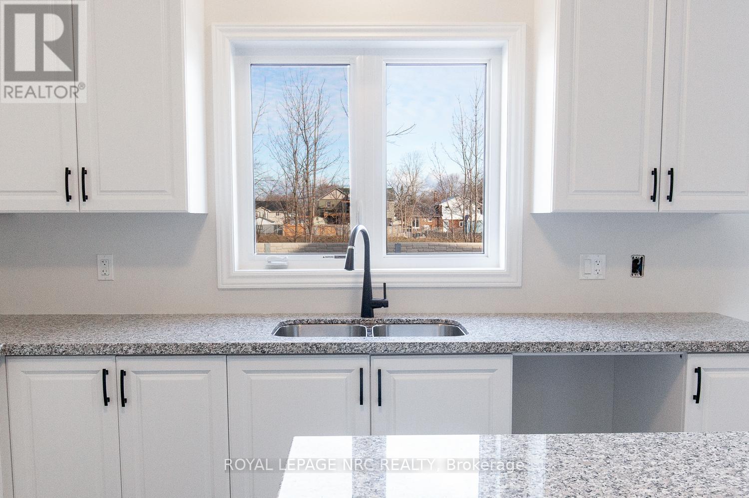 132 Palace Street, Thorold (Thorold Downtown), Ontario  L2V 3P4 - Photo 7 - X12140354