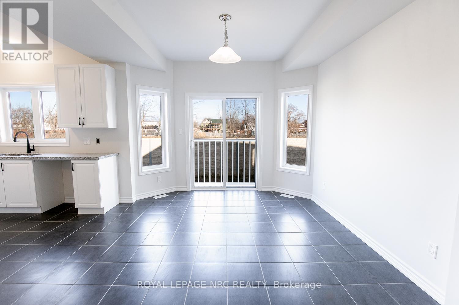 132 Palace Street, Thorold (Thorold Downtown), Ontario  L2V 3P4 - Photo 4 - X12140354