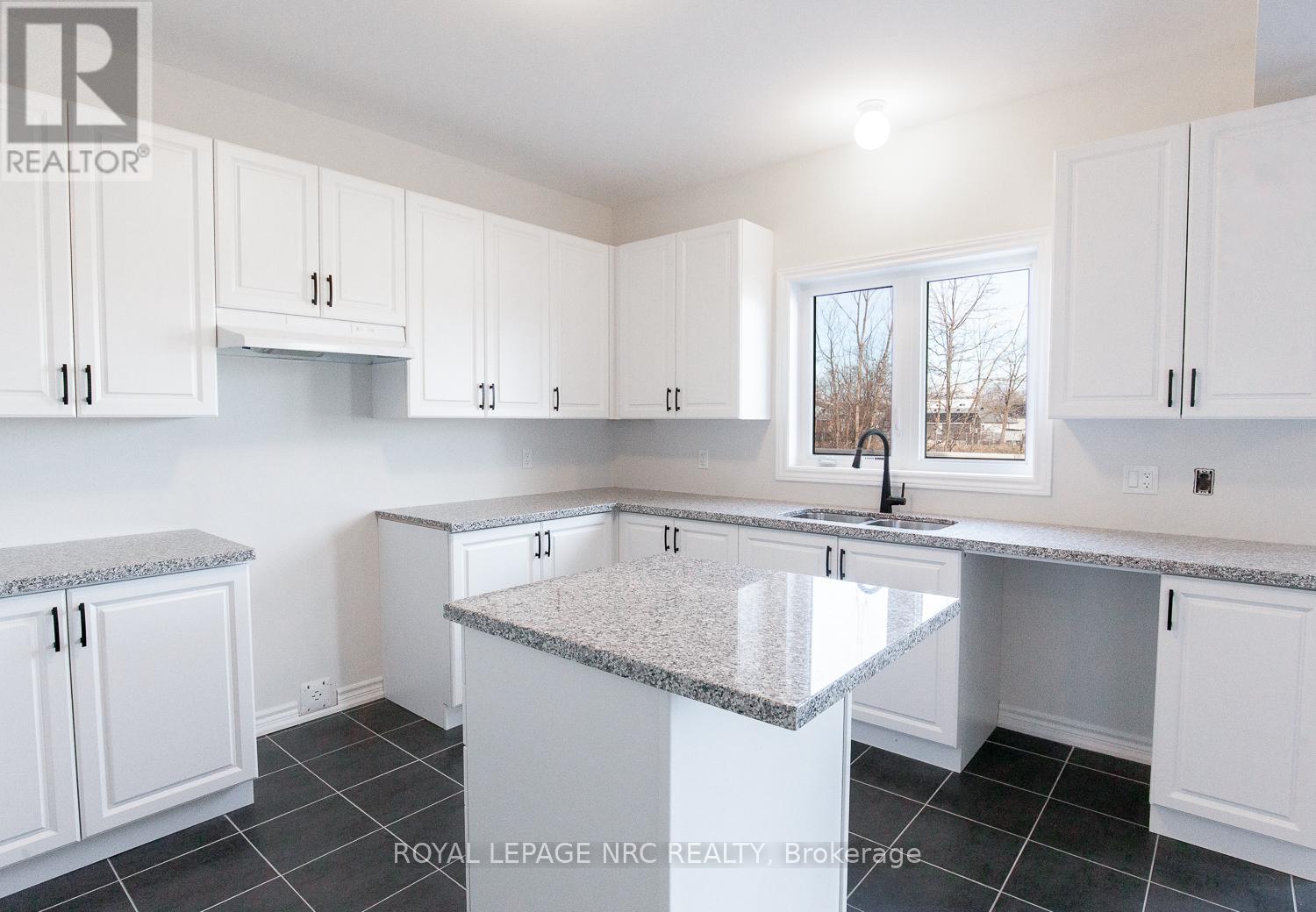 132 Palace Street, Thorold (Thorold Downtown), Ontario  L2V 3P4 - Photo 6 - X12140354
