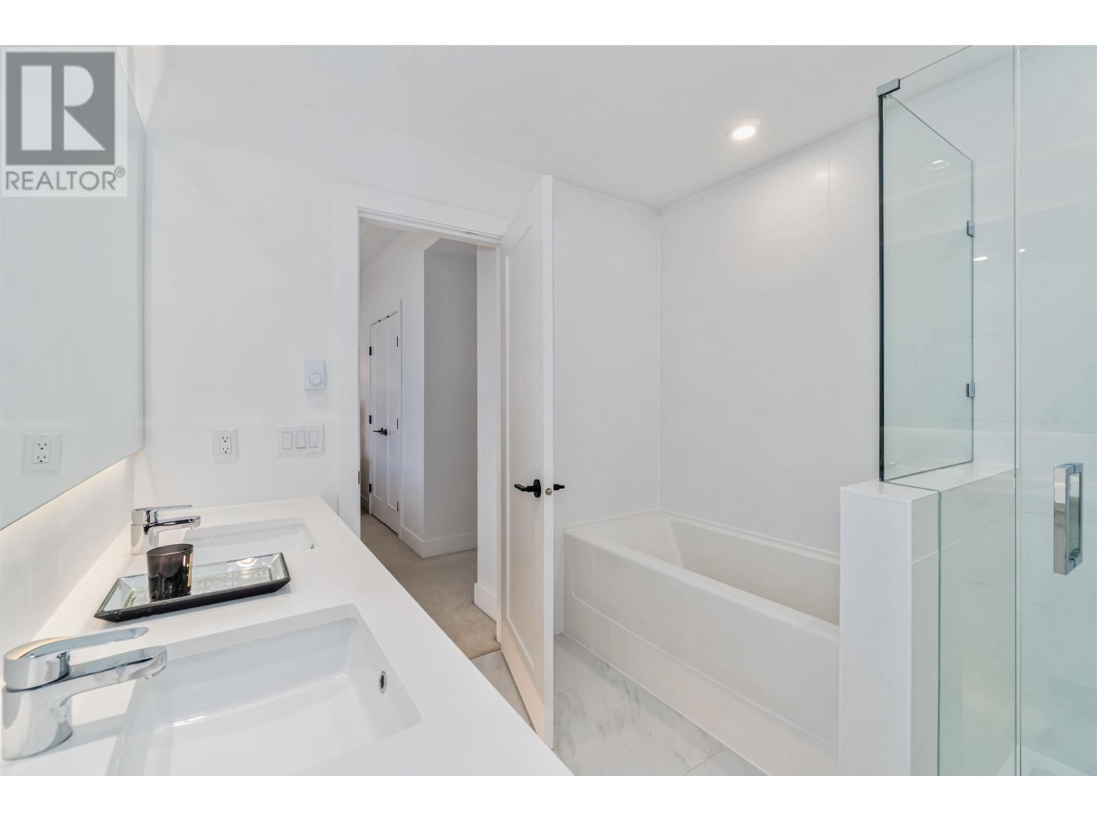 40 3552 Victoria Drive, Coquitlam, British Columbia  V3E 0N7 - Photo 15 - R2986615